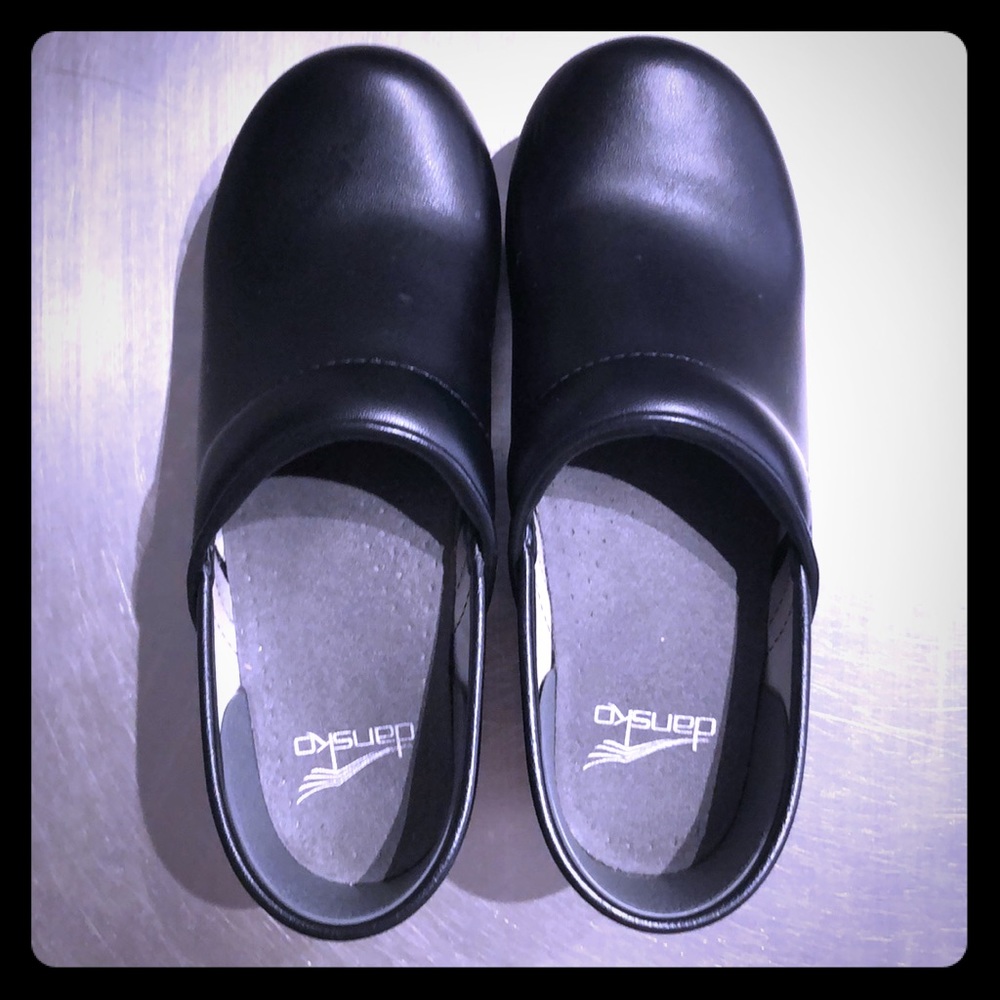 Professional slip resistant black oiled Dansko